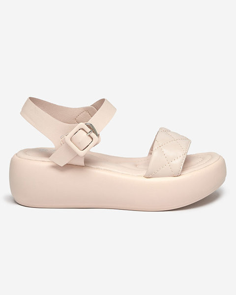 Gesteppte Damensandalen aus Öko-Leder mit Keilabsatz in Baloui-Beige. Schuhe