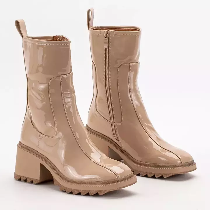 OUTLET Beige Damenstiefel auf einem breiten Pfosten Grifis - Schuhe