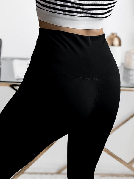 Schwarze Damen-Leggings mit weißem Aufnäher - Kleidung