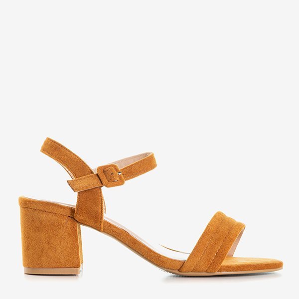 Braune Damensandalen auf einem niedrigen Pfosten Niusty - Footwear