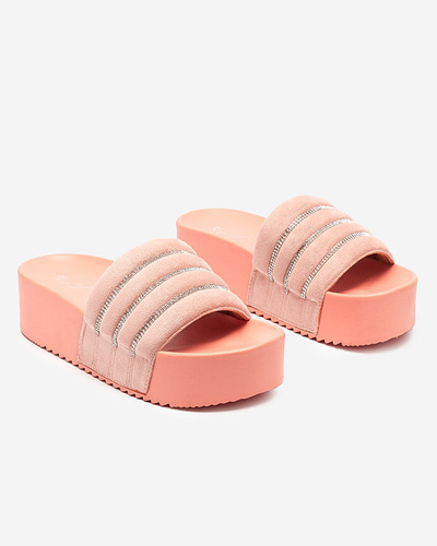 Pinke Damenpantoffeln auf der Sunavi-Plattform. Schuhe