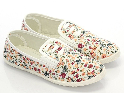 Białe tenisówki typu slip on w kwiaty - Obuwie
