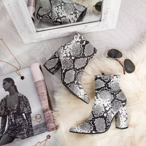 OUTLET Чорно-білі чоботи на стовпі із серпантином Verano - Туфлі