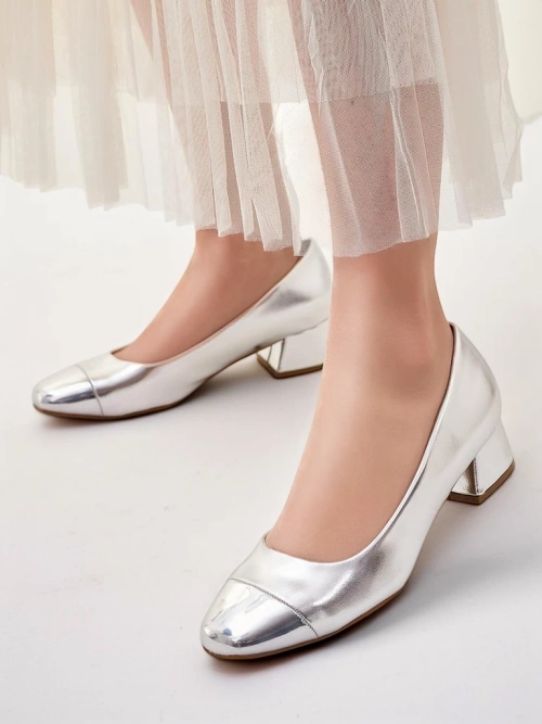 Royalfashion Жіночі туфлі на низькому каблуці Penolle