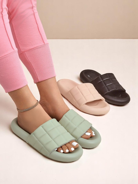 Royalfashion Жіночі шльопанці на плоскій підошві Quilt Walk