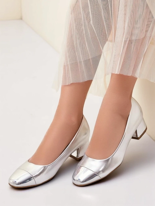 Royalfashion Жіночі туфлі на низькому каблуці Penolle