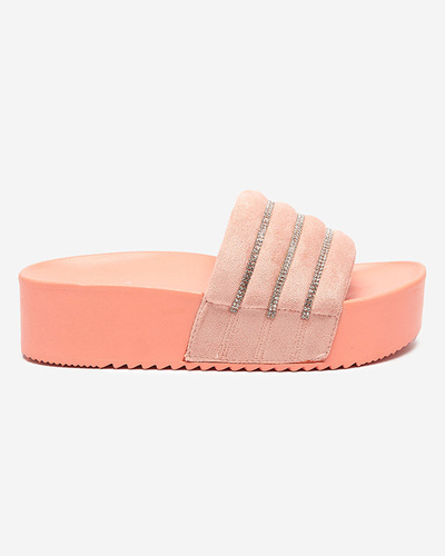 Pinke Damenpantoffeln auf der Sunavi-Plattform. Schuhe