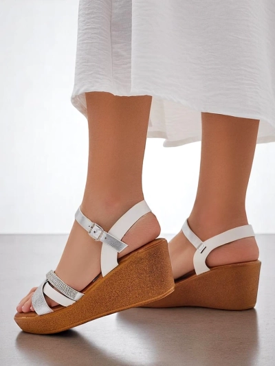 Royalfashion жіночі сандалі на танкетці з стразами та блискітками Glittera