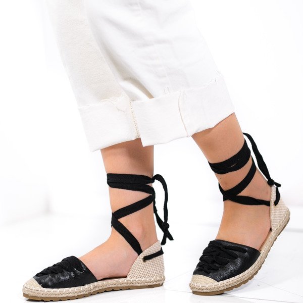 Schwarze Espadrilles mit Balea-Band gebunden - Schuhe