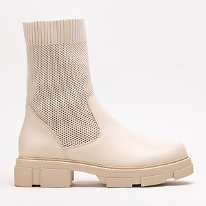 Durchbrochene beige Damenstiefel mit flachem Absatz von Roibu - Schuhe