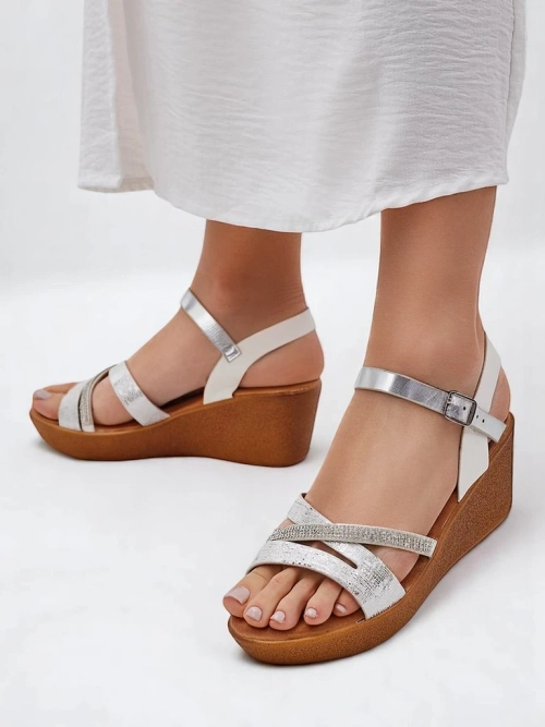 Royalfashion жіночі сандалі на танкетці з стразами та блискітками Eclat