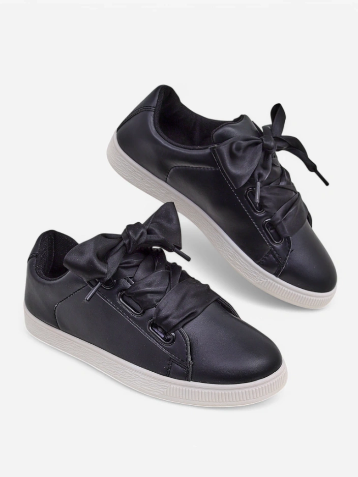 Royalfashion Damensneaker aus eco-Leder mit dekorativen Schnürsenkeln Etti