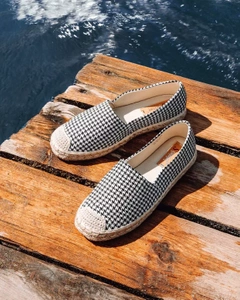 Royalfashion Schwarz-weiße Damen-Espadrilles aus Pepita Ilacex