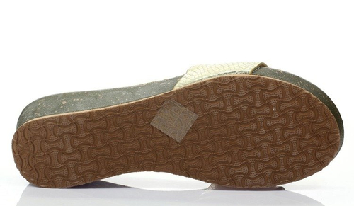 Złote klapki na koturnie - Obuwie