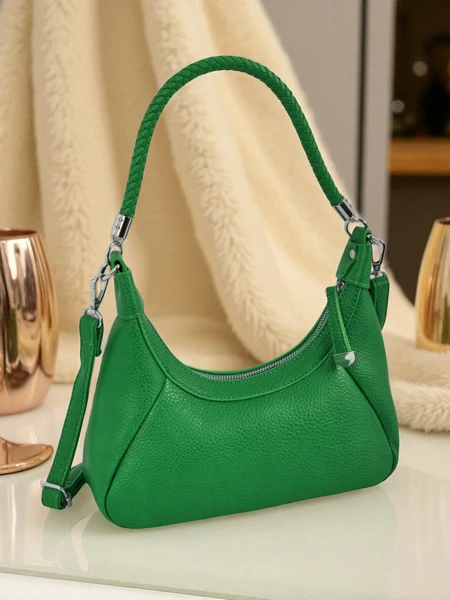 Royalfashion Kleine Damenhandtasche aus Öko-Leder mit dekorativem Riemen Lacquea