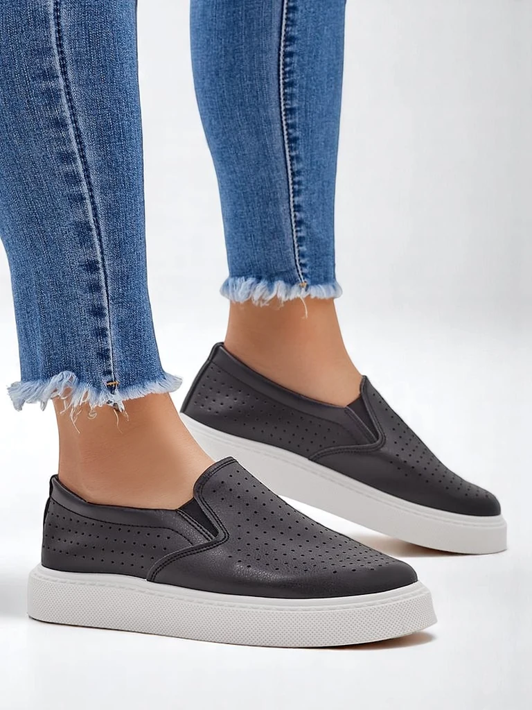 Royalfashion Damen perforierte Slipper Emillia