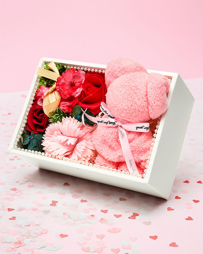 Royalfashion Flowerbox Blumen in einer Box mit einem Teddybär