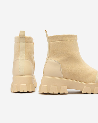 Royalfashion Damenstiefel mit flachem Absatz in der Farbe Creme Leffoi