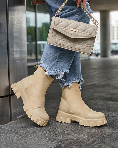 Royalfashion Damenstiefel mit flachem Absatz in der Farbe Creme Leffoi