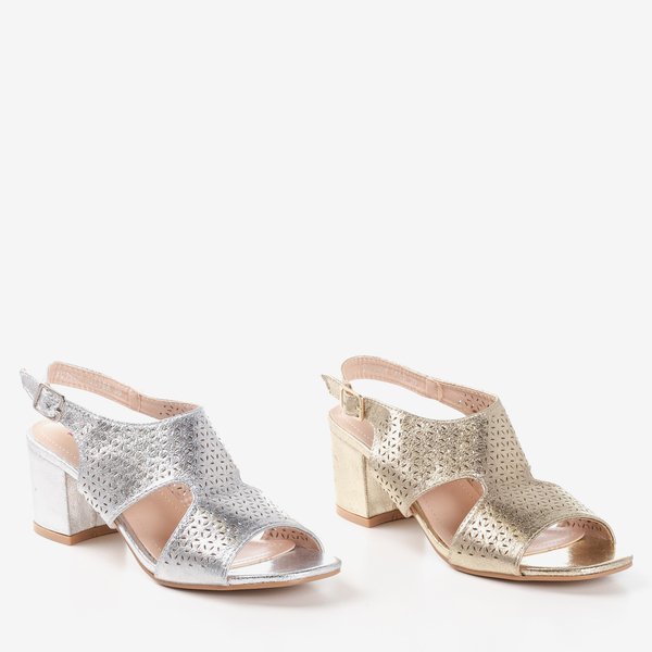 Silberne Sandalen mit durchbrochenem Obermaterial an der Arzur-Säule - Schuhe 1