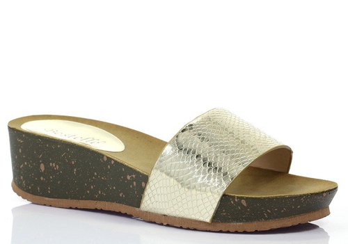 Złote klapki na koturnie - Obuwie