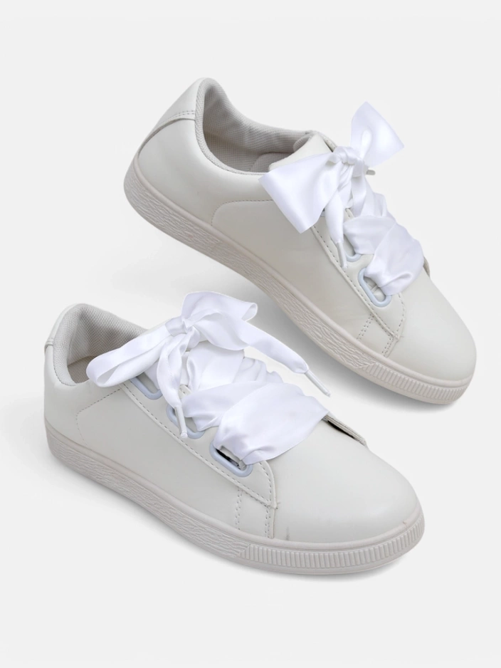 Royalfashion Damen Sneaker aus Eco-Leder mit dekorativen Schnürsenkeln Etti