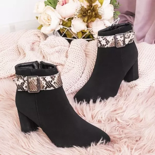 OUTLET Чорні ботильйони з пряжкою a'la зміїна шкіра Anya - Взуття